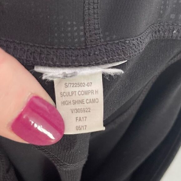 GAP Fit Sculpt High Shine Camo Compression Leggings M - Picture 5 of 5